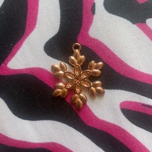 Snowflake charm❄️💗